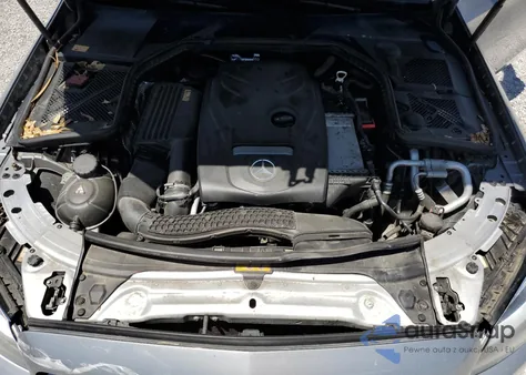 2015 Mercedes-Benz C 300 4Matic z USA, uszkodzony, nr VIN 55SWF4KB0FU016920